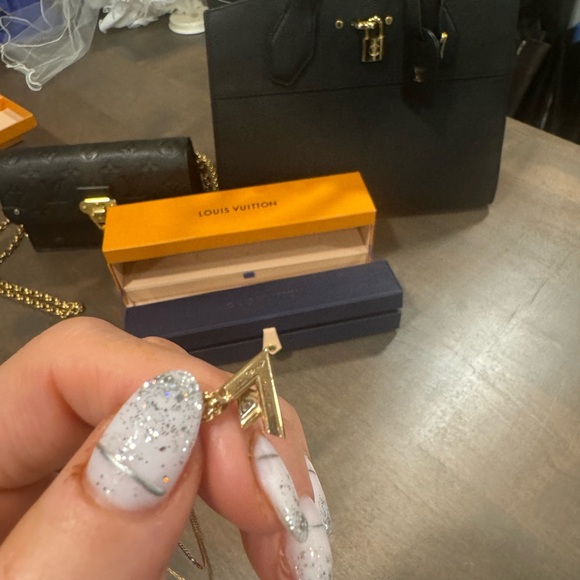 LV Volt pendant, gold, and diamond with gold chain. - Picture 7 of 15